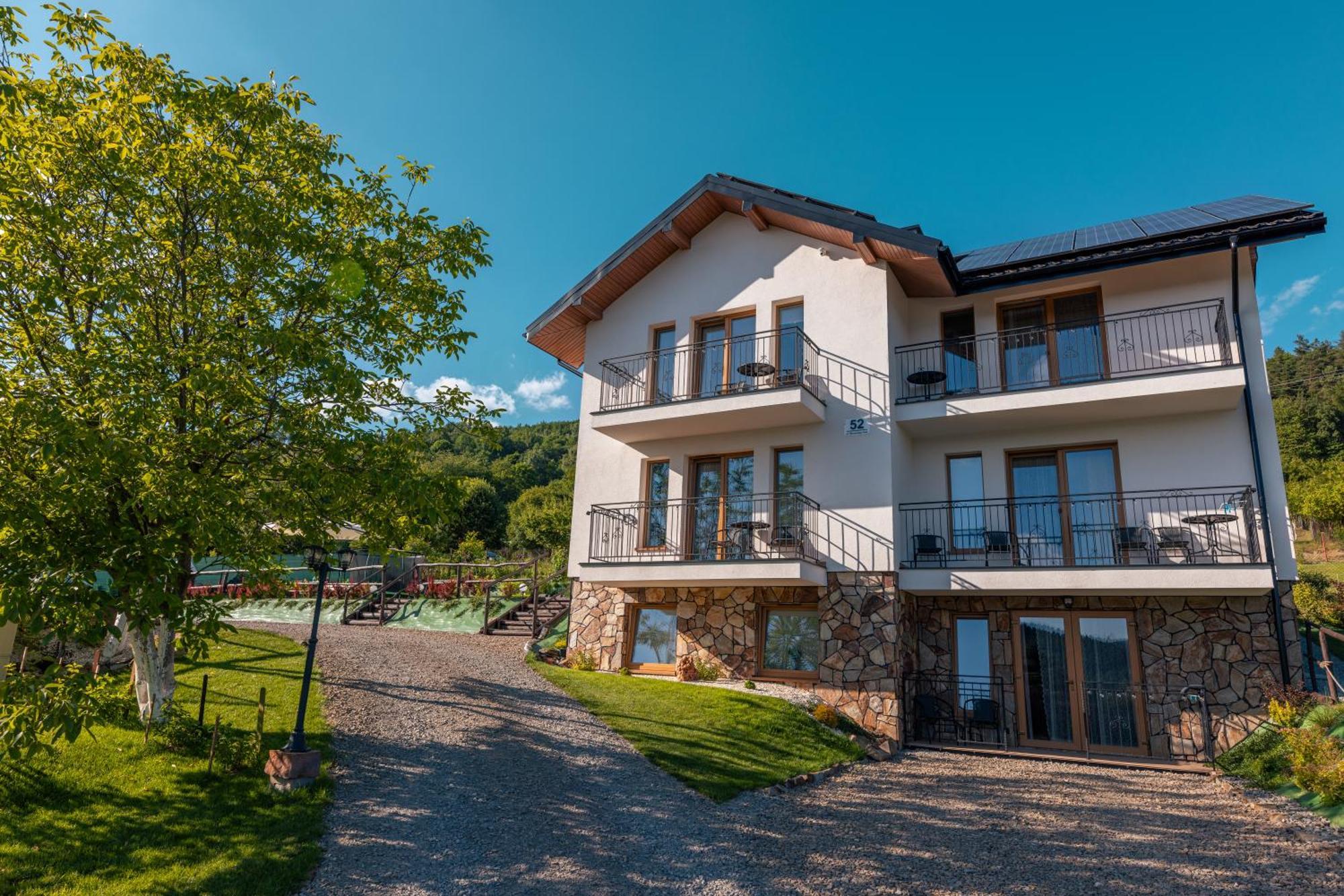 Villa Kasztelan Apartamenty Ustrzyki Dolne Exterior photo